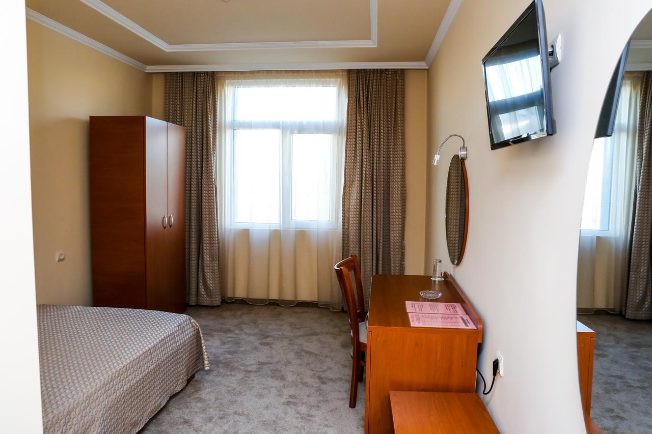 Hotel Bulgaria Kŭrdzhali Exterior photo